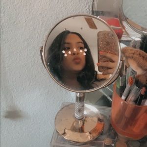 Meet your Posher, Valeria